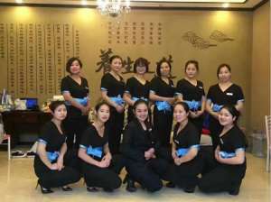 美容院店長既是管理者又是技術(shù)指導(dǎo)者