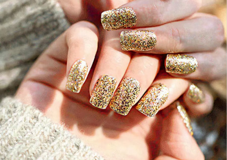 奔赴跨年趴，你需要TOK美甲來撐場面 