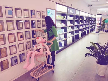 未來(lái)美妝店鋪 理想的模式——打造美妝樂(lè)園！