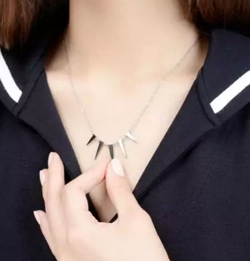 夏日造型殺手锏|明星和時(shí)尚博主默默在買的飾品，等你來(lái)pick!