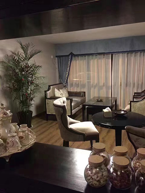 現(xiàn)在開一家美容院得多少錢？