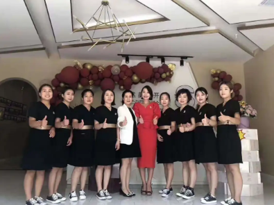 經(jīng)營(yíng)美容院要怎么提升美容師的氣質(zhì)呢？