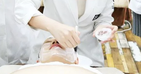 VN智能光電美膚館哪種去黑頭管理更適合你？清潔鏟、小氣泡、酵素粉？