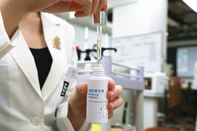 召香雪肌精華:美白大殺器,更適合你的養膚‘發光素’