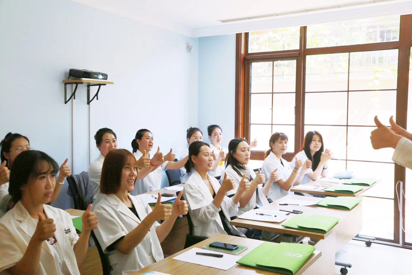 穿越重重迷霧，挺住就意味著一切！美業(yè)如何破局自救？