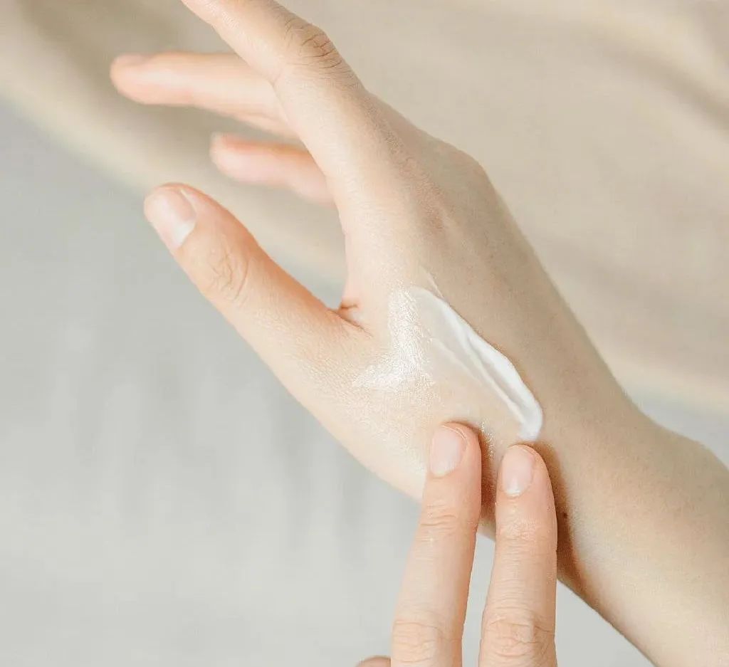 春季肌膚敏感、干燥、緊繃.......如何自救？快戳→